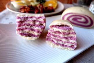 漂亮的紫薯双色馒头就做好了，一次发酵法省事方便，制作简单，节约时间，成功率比较高，最重要的是成品很美腻！