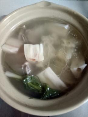 大火烧开，小火焖1小时左右，再放入藕段