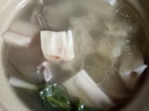 大火烧开，小火焖1小时左右，再放入藕段