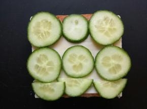 再铺上一层黄瓜片