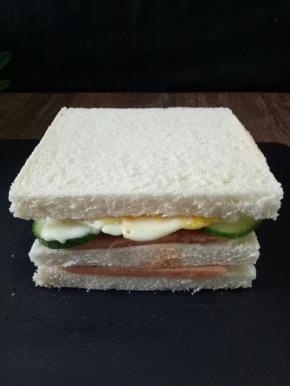 再盖上一片吐司