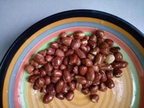 炒熟的花生，就这颜色就可以了，不能时间太长，花生太老火会有苦味