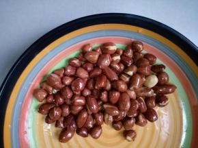 炒熟的花生，就这颜色就可以了，不能时间太长，花生太老火会有苦味
