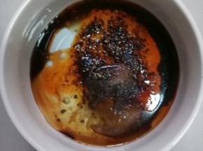用一大碗，放入辣油1茶匙，生抽1茶匙，香醋1茶匙，香油半茶匙，花椒粉1小勺，糖半茶匙，盐1小勺，鸡精1小勺，再加入开水1小碗调匀