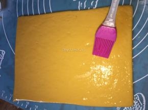 刷上一层食用油
