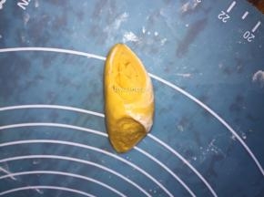 将每个三角形切面朝上摆放
