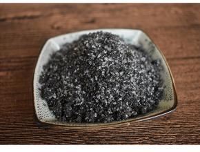 芝麻粉炒熟加适量白糖备用