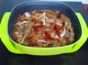 加入啤酒煮沸；