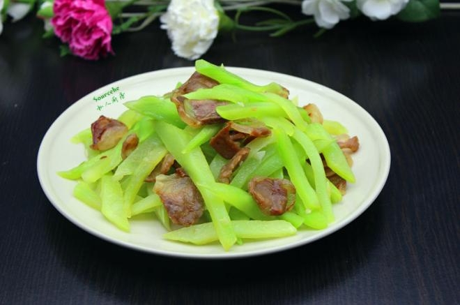 腊肠炒莴笋