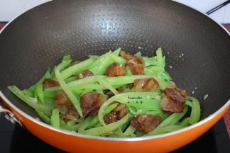 放盐炒均即可。