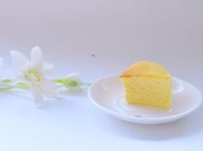 出炉凉透脱模即可，冷藏后食用更好吃