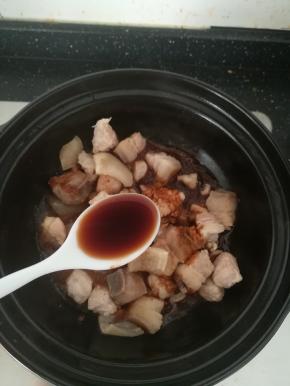 加入一勺醋。翻炒均匀。