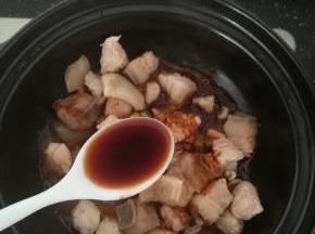 加入一勺醋。翻炒均匀。