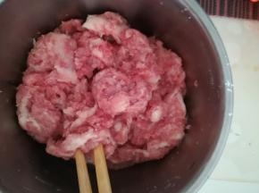 肉馅准备好。