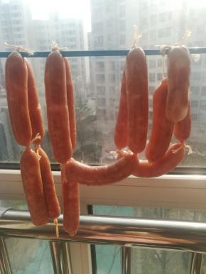 扎好后放入阴凉通风处凉至表皮晾干。