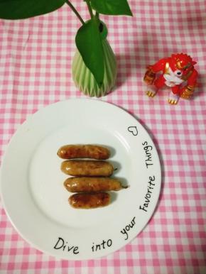 做好的脆皮肠可煎，可烤，可煮可蒸。
