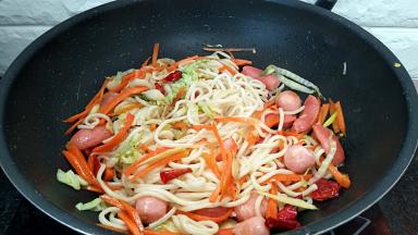 炒至面表面没有水分。