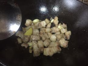 这时候，要勤翻炒，防止焦；