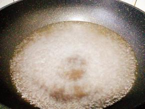 锅里放水，煮开