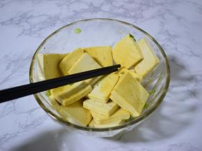 拌匀，腌制15分钟