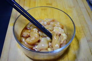 拌匀，腌制15分钟