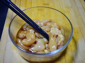 拌匀，腌制15分钟