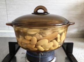 盖上盖子，转中火，炖40分钟