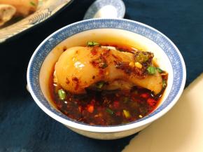 软糯的蹄花蘸着蘸水，棒呆～