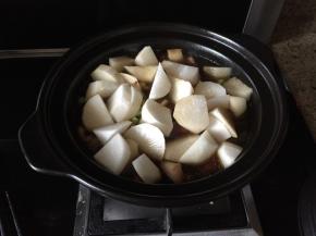 再加入适量的水