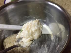 用勺子，一个勺子一个丸子；