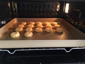 烤箱提前预热180度，上下火，烤18-20分钟