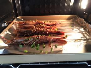 烤箱提前预热180度，烤10分钟