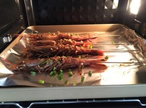 烤箱提前预热180度，烤10分钟