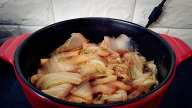 烧至白菜变软。