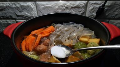 均匀的撒上盐在烧3分钟。