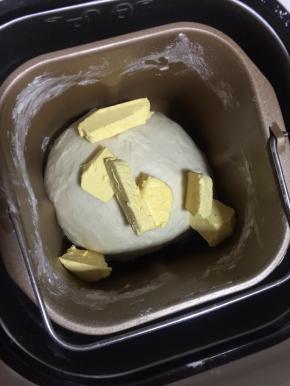 加入软化的黄油！
