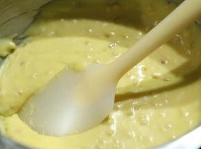 搅拌好的面糊会稍显浓稠的样子。