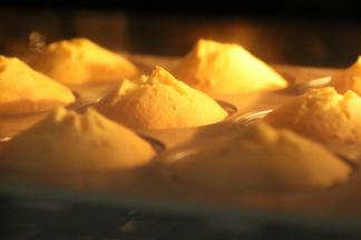 不加泡打粉也可以鼓得爆炸开的玛德琳。