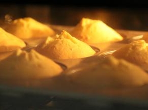 不加泡打粉也可以鼓得爆炸开的玛德琳。