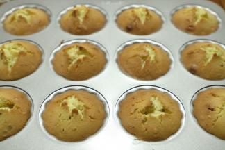 出炉直接倒扣就掉下来了，玛德琳很容易脱模，不用担心。