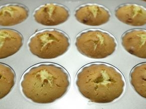 出炉直接倒扣就掉下来了，玛德琳很容易脱模，不用担心。