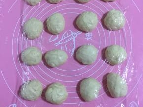 盖上保鲜膜松弛30分钟！