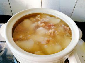 放好后，继续保持小火