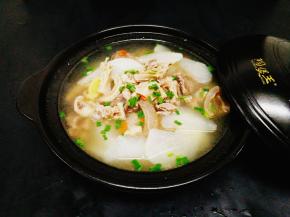 盛到小砂锅里，撒上葱花