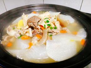 如果凉了，干烧砂锅可以直接加热太赞了，喜欢热气腾腾的汤