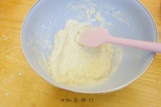 加入60g低粉Z字形混合均匀备用