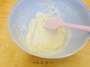 加入60g低粉Z字形混合均匀备用