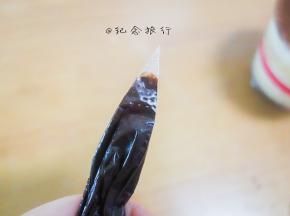 18、	巧克力融化以后放入裱花袋剪一个小口