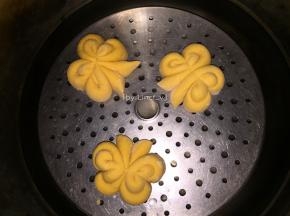 .造型好的馒头放至冷水蒸锅醒发约10分钟，再中火蒸约12分钟。关火后待3-5分钟后再掀盖即可

