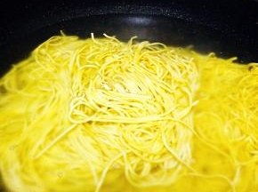 煮开后，面放入焯水